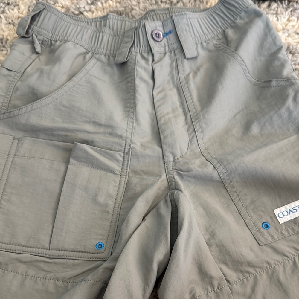 Gray Cargo Shorts with Elastic Waistband and Relaxed Fit